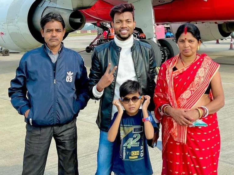 manoj dey with his Parents