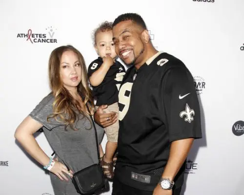 Omar Gooding and Mia Vogel with their children