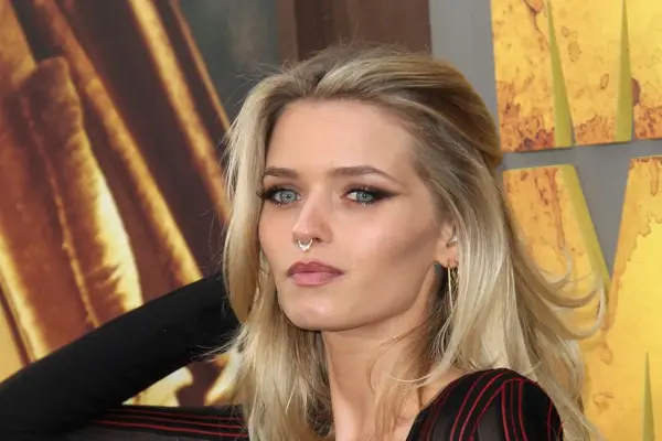 Abbey Lee Kershaw: Net Worth, Biography, Career Highlights & Wealth Sources 6 Abbey Leeย Social Media Presence