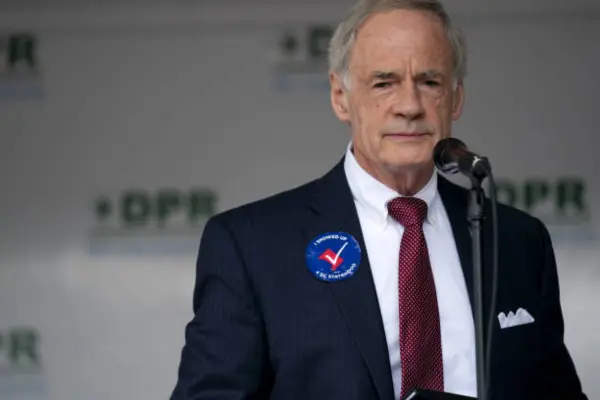 Thomas R. Carper Early Life