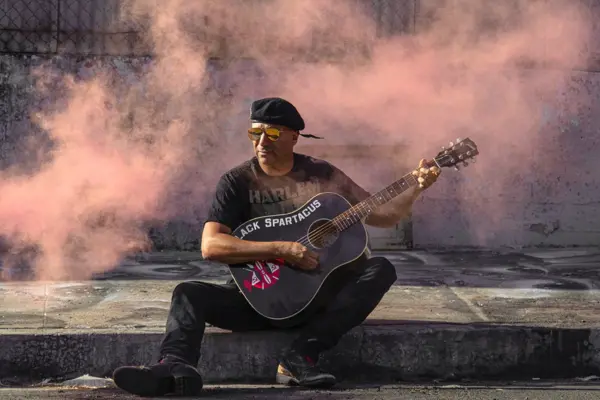 Tom Morello Net Worth 2025: Shredding Strings and Stacking Millions 3 Tom Morello Early Life