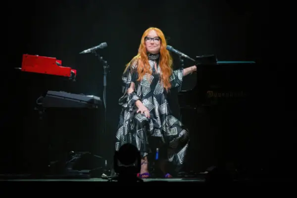 Tori Amos Net Worth 2025: Career Earnings, Assets, and Music Legacy 2 Tori Amos Bio: Early Life, Career and Social Media
