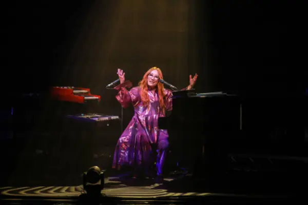 Tori Amos Net Worth 2025: Career Earnings, Assets, and Music Legacy 4 Tori Amos Career