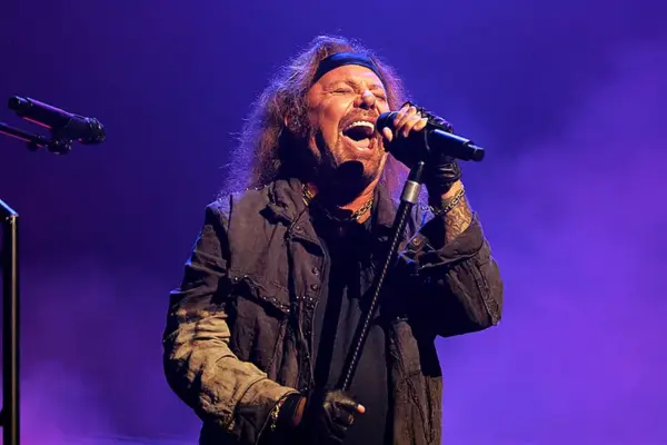 Vince Neil Net Worth 2025: How Rich Is the Mötley Crüe Star? 4 Vince Neil Career