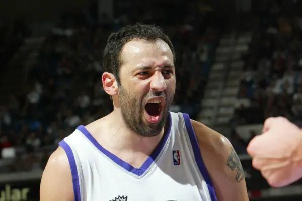 Vlade Divac Net Worth 2025: Salary, NBA Legacy & Success Story 2 Vlade Divac Bio : Early Life, Career and Social Media
