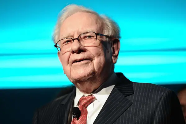Warren Buffett Net Worth 2025: The Story of the World’s Greatest Investor 4 Warren Buffett Career