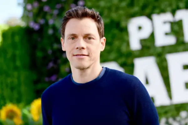 Will Gluck Net Worth 2025: How Much Does the Filmmaker Really Make? 2 Will Gluck Bio : Early Life, Career and Social Media